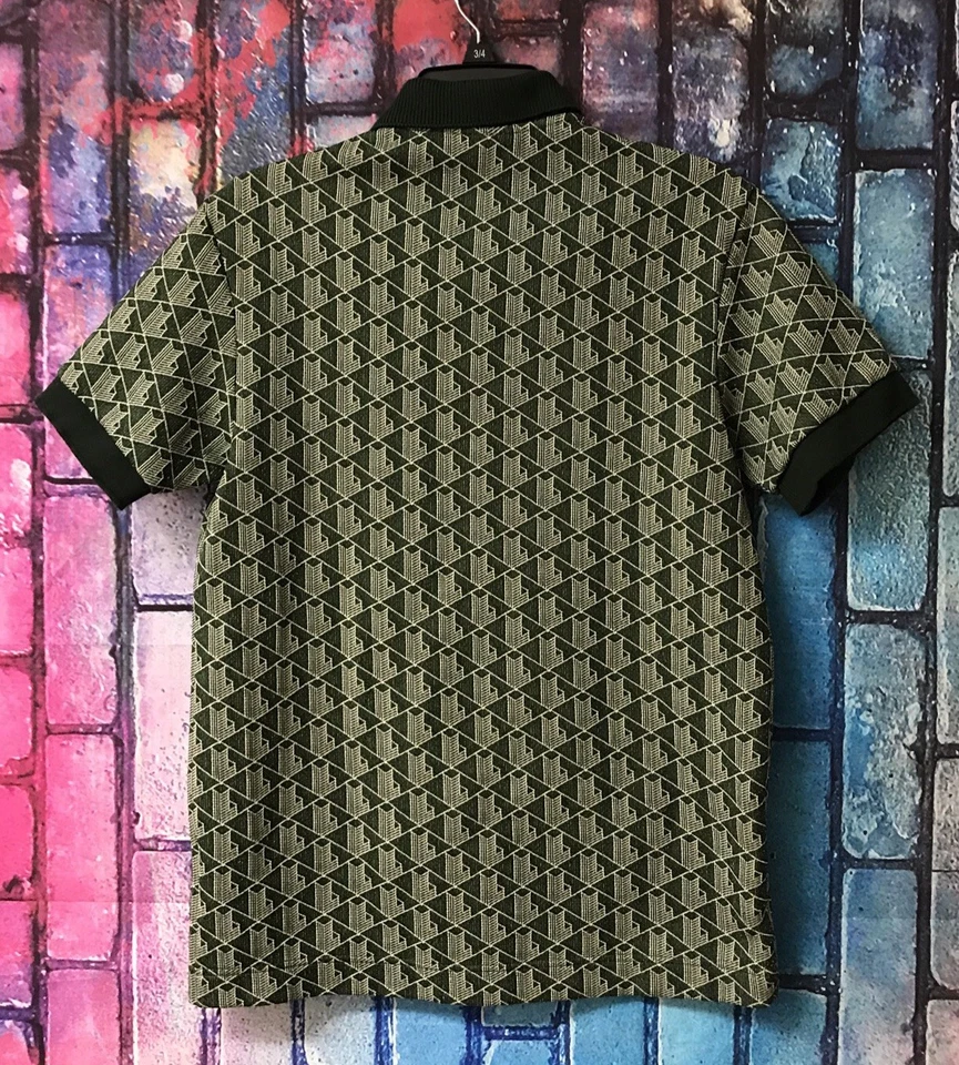 Polo masculino Lacoste ajuste clássico monograma jacquard tamanho pequeno EUA - Imagem 2 de 4