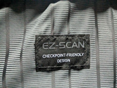 Mochila de viaje negra Kenneth Cole Reaction EZ-Scan para computadora portátil - Imagen 7 de 10