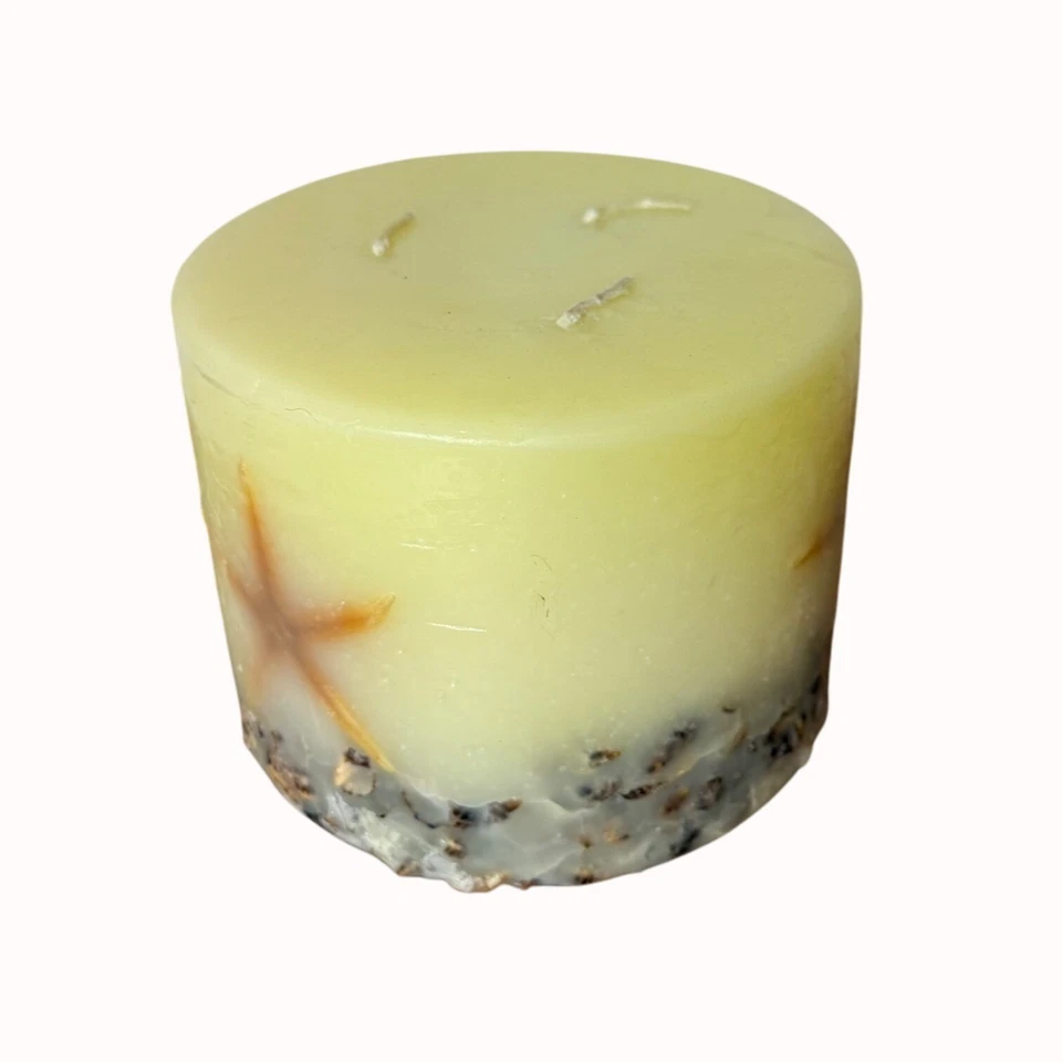 Vela de pilar vertida a mano Serenidad costera conchas de estrellas de mar temáticas de océano incrustadas Foto 4 de 4