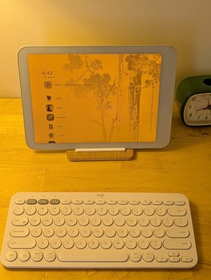 Daylight Computer DC-1 Tablet Bundle - LivePaper Screen, Wooden Stand & Keyboard