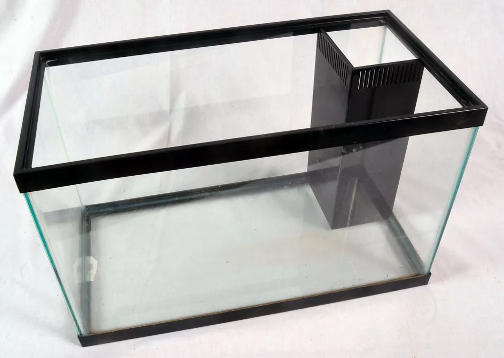 Aquarium corner overflow panel 2025