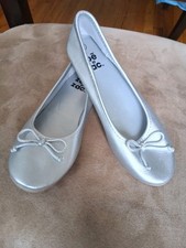 Zoe And Zac Girls Silver Dress Shoes/ Flats, Size 3, Preowned, Silver