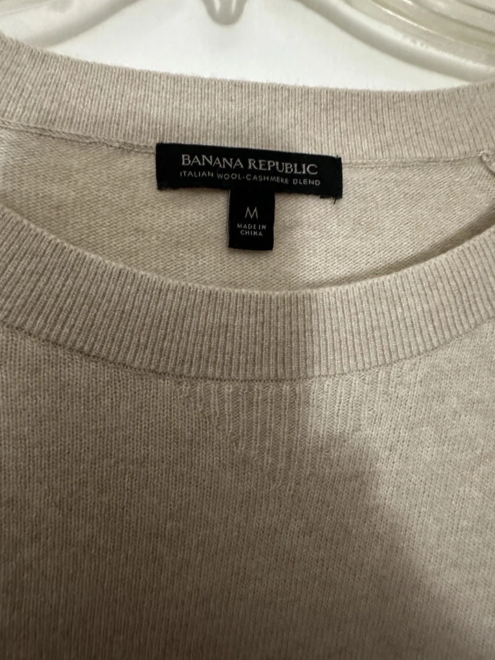 Banana Republic Biege Woman’s Crew Neck Italian Wool Cashmere Medium Sweater - Image 2 of 4