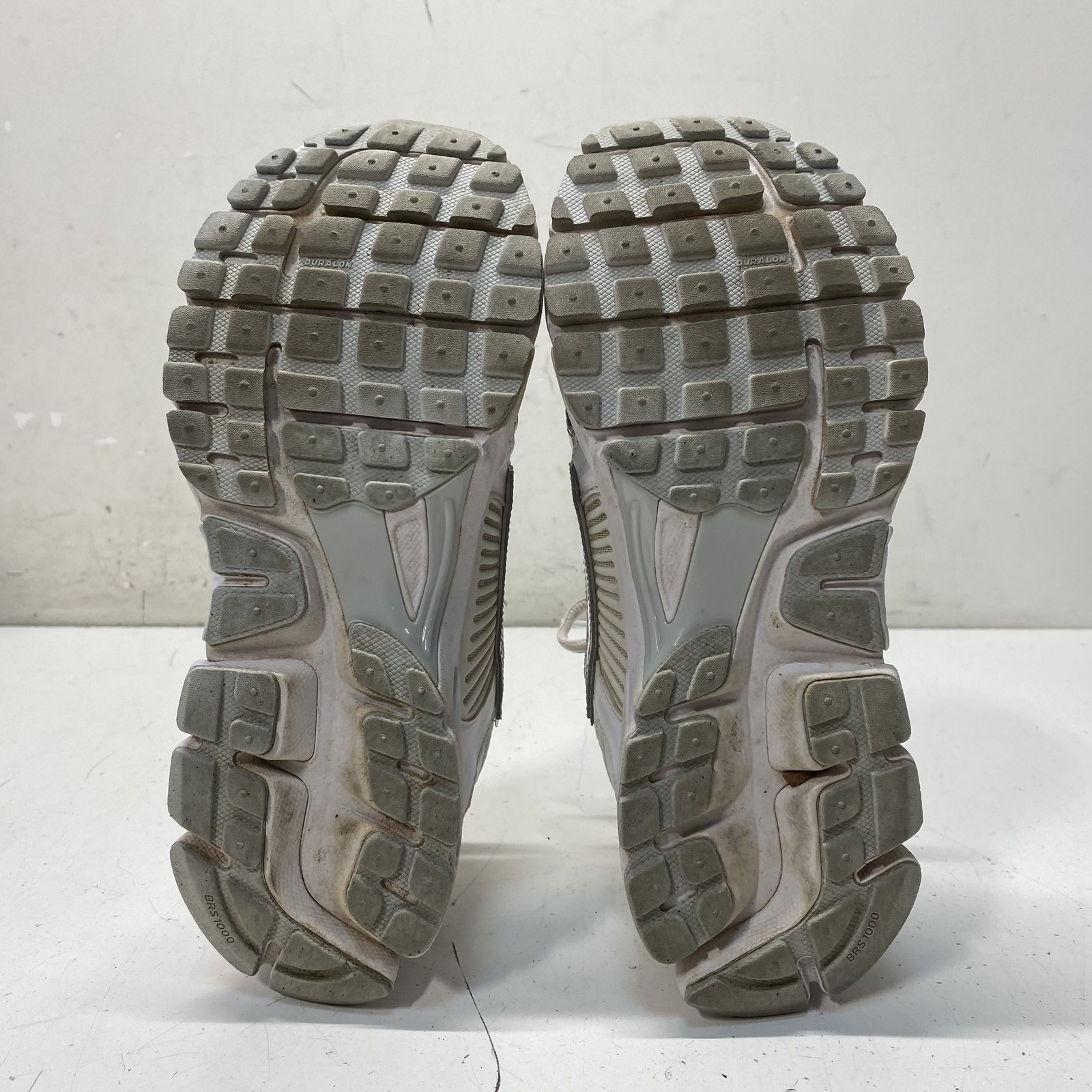 Nike White/Silver Solid Running Athletic Shoes Wo… - image 7