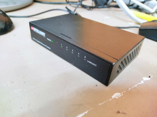 Intellinet 530378 Switch di rete 5 Porte 1 Gbit/s 10 100 1000 con caricabatterie - Imagen 4 de 9