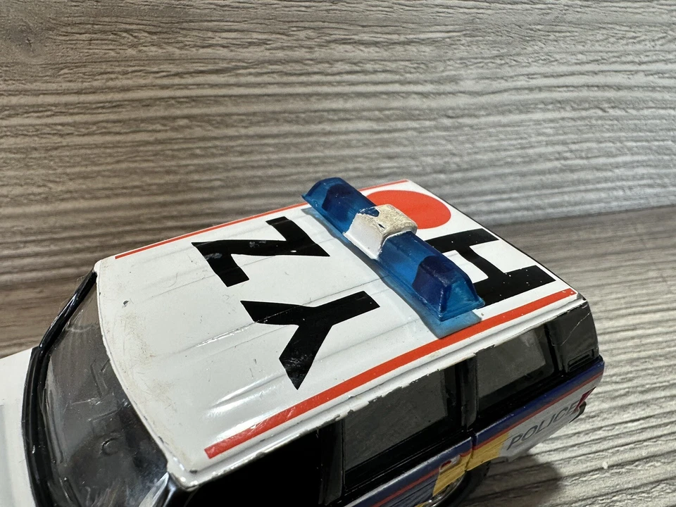 Metropolitan Police Range Rover  Corgi Diecast Model 57601 *Needs Work* - Image 3 of 4