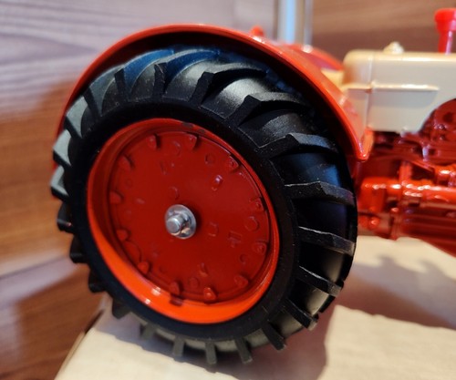 NEW ERTL 1:16 SCALE CASE 600 DIE-CAST TRACTOR IN OPEN BOX MADE IN USA IN 1986 - Picture 4 of 14