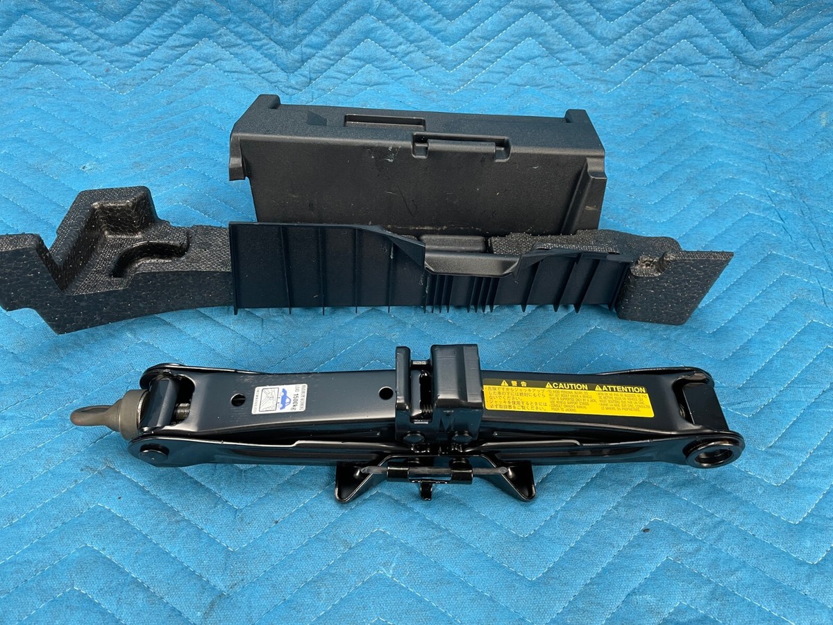 Lexus LS460 LS460L Spare Tire Emergency Tool Kit & Jack Set 2010