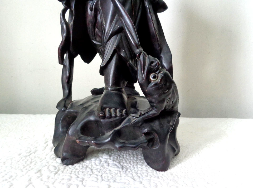 Estatua japonesa de madera de ébano del período Meiji 1868-1912 Foto 4 de 4