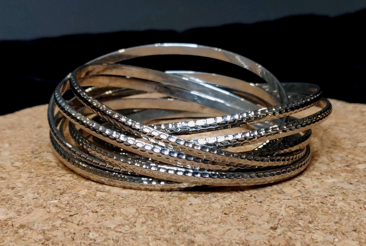 Silvertone 9 Ring Hammer Design Interlocking Brac… - image 3