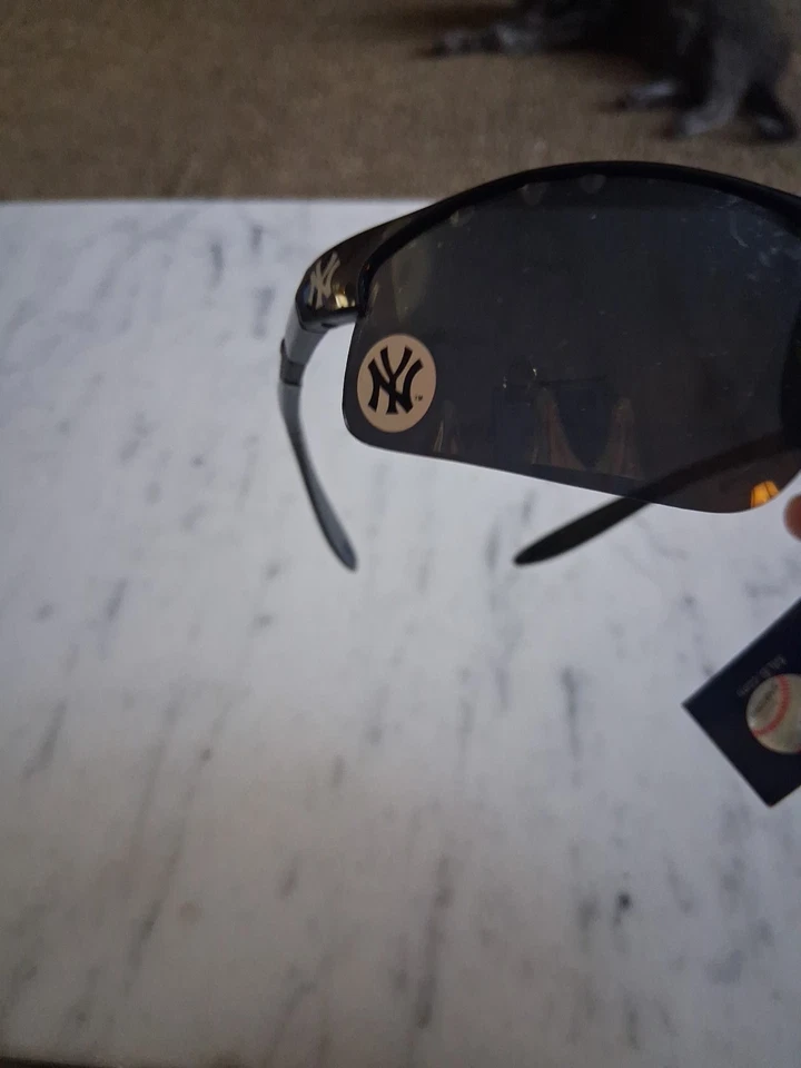 Gafas de sol New York Yankees modelo MLBP 2009 estilo envolvente azul marino, buen estado Foto 3 de 4