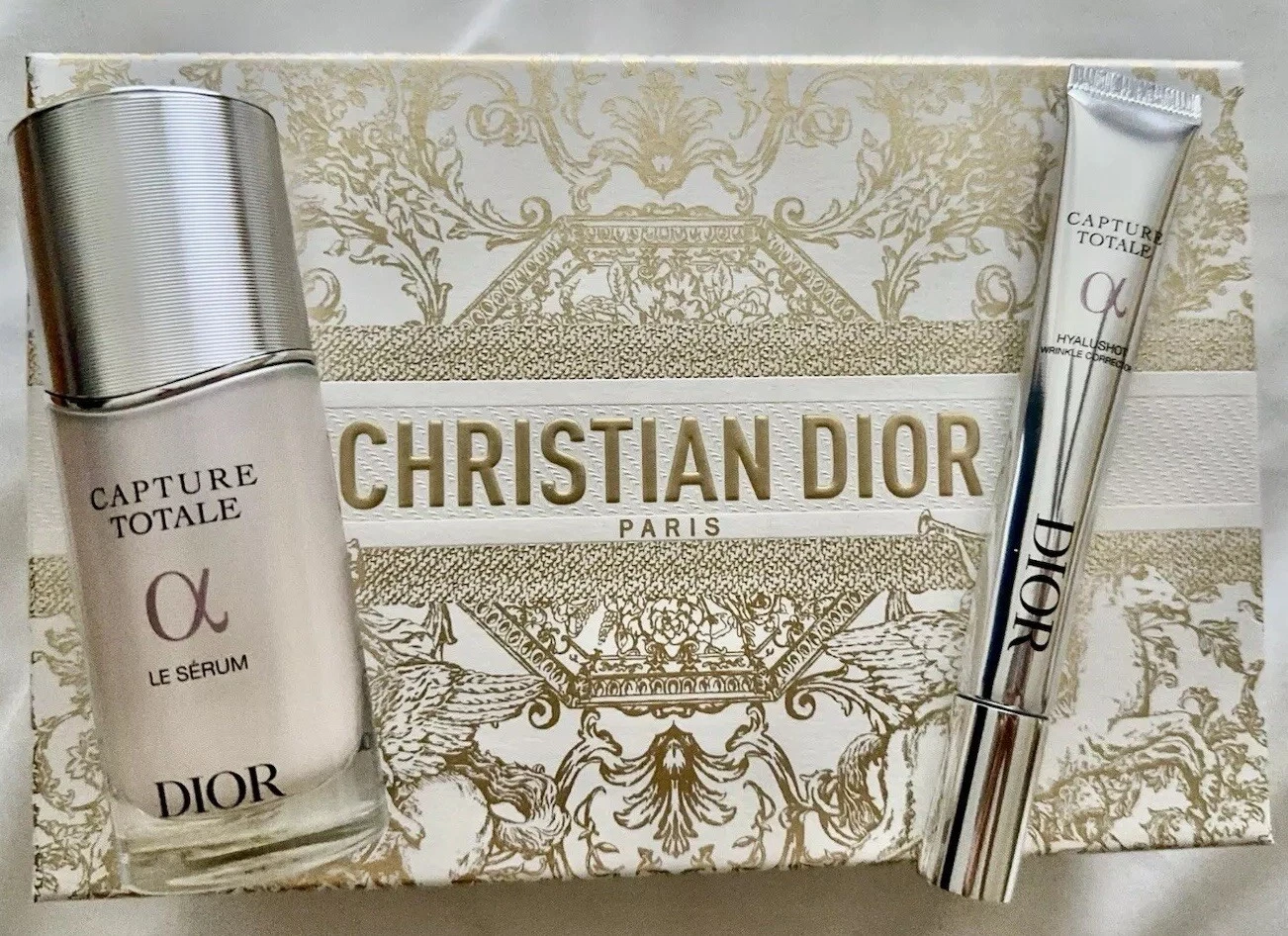 Ensemble soin Dior Capture Totale Le sérum et rétinol taille réelle