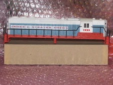 JAMES E STRATES SHOWS SD-24 DIESEL COMPLETE SHELL, BY IHC (MEHANO) NEW HO SCALE