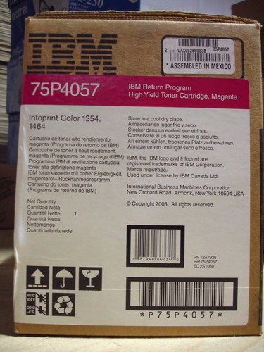 IBM 75P4057 magenta toner cartridge for the Infoprint Color 1354 and 1464 - Picture 2 of 3