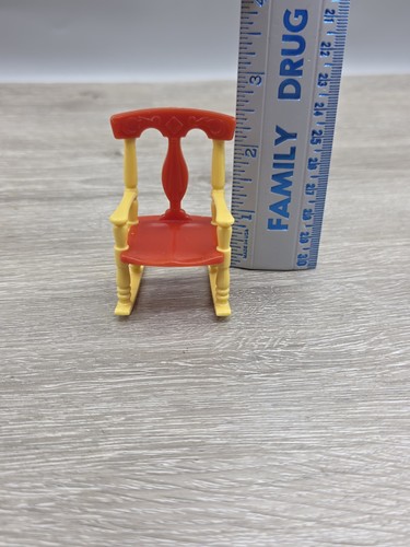Lot Renwal Dollhouse Rocking Chair, Sewing Machine, Desk Chair, Water Pump - Picture 13 of 19