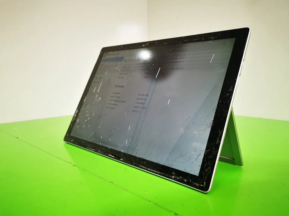 Microsoft Surface Pro (5th Gen) 12" - 8th Gen i5/8GB RAM/128GB SSD - SMASHED - Image 2 of 4
