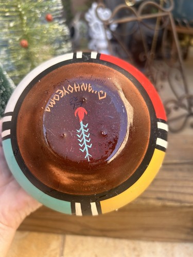 Southwest Native American Signed Navajo Small Pottery Vase - Picture 7 of 8
