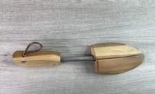 One Cedar Shoe Tree Sz L Wooden Insert Stretcher Shaper Adjustable Width