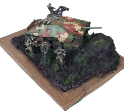 1:35 Diorama Hetzer Tank Killer 1954 Built And Painted incluse figures