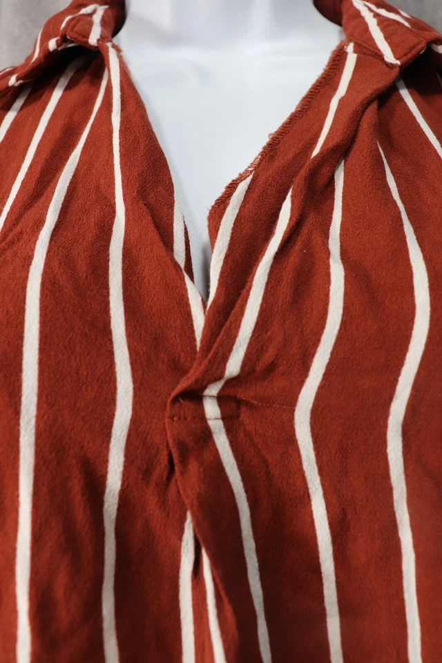 Blusa para mujer Forever 21 borgoña y blanca a rayas manga larga talla grande Foto 2 de 3