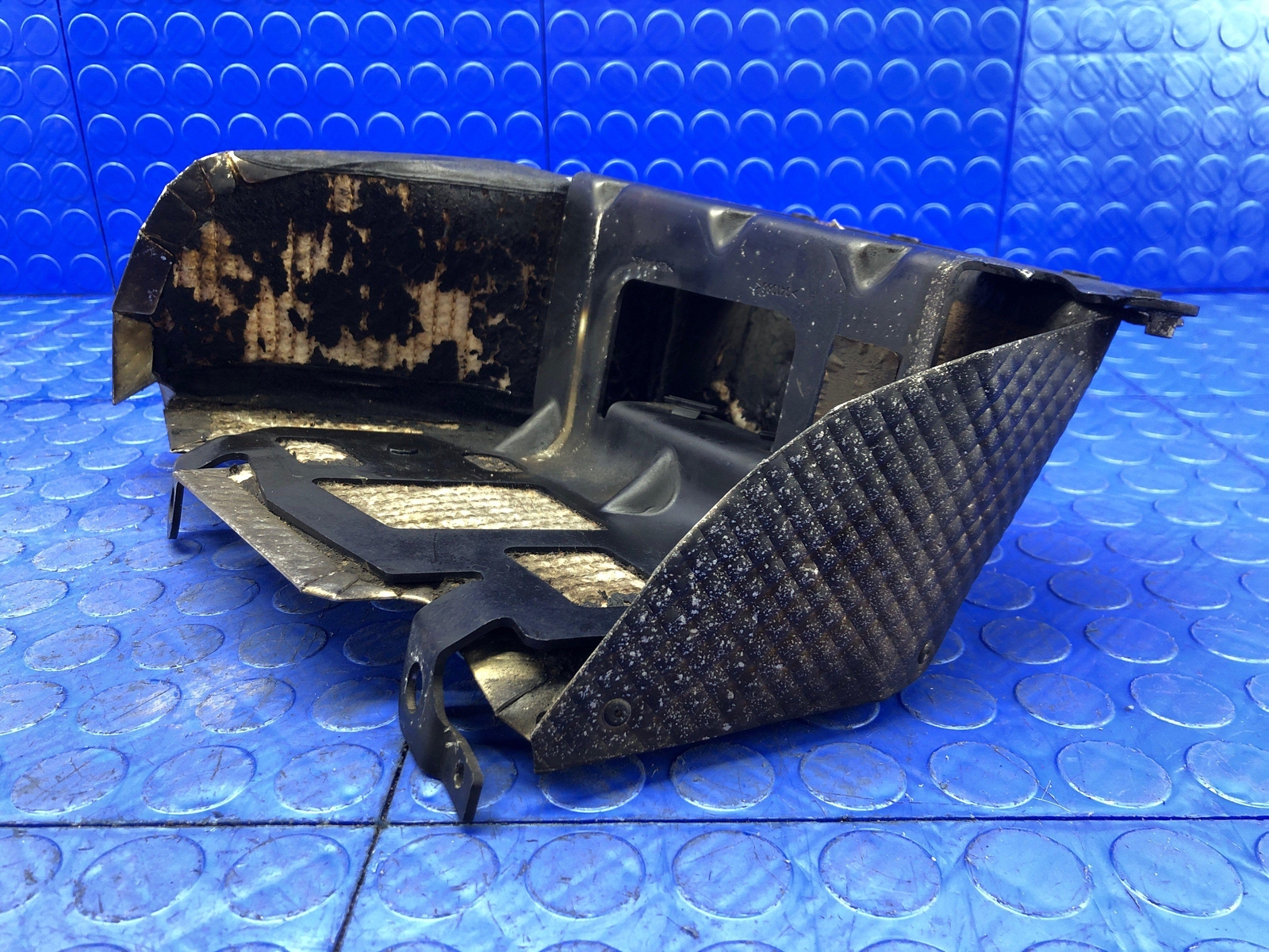 2004-2014 LAMBORGHINI GALLARDO RIGHT TAIL LIGHT HEAT SHIELD BRACKET 408813392
