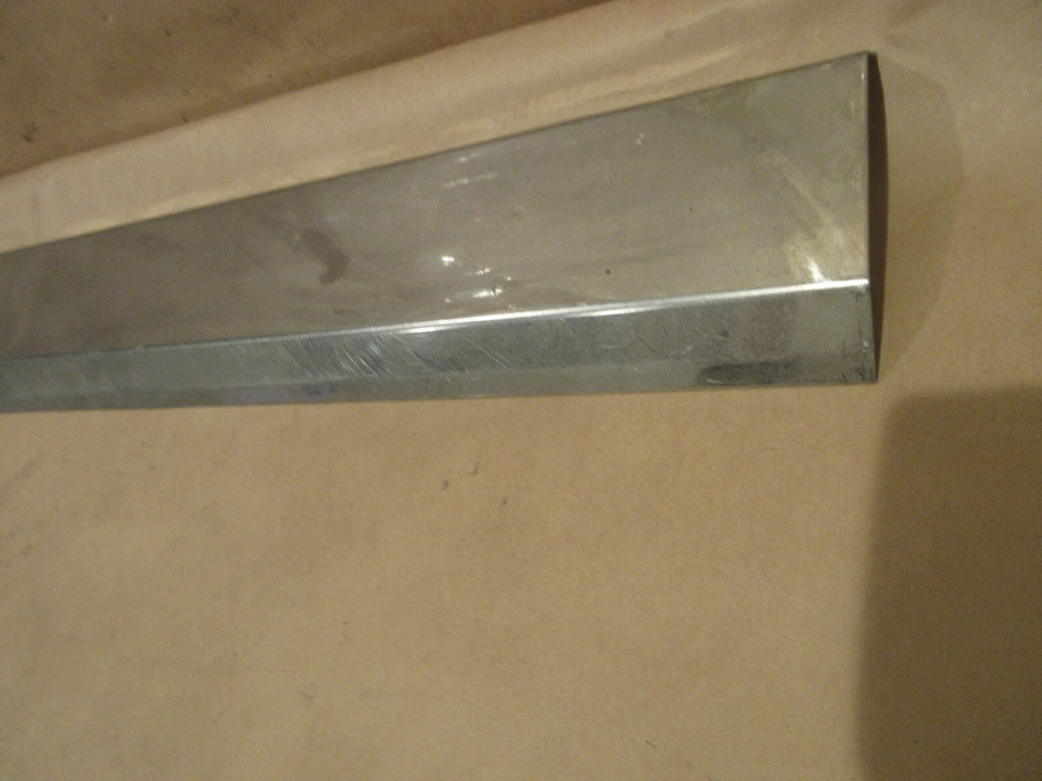 Ferrari 308 328 GTS - Peitoril da porta P/N 60419504 - Imagem 2 de 4