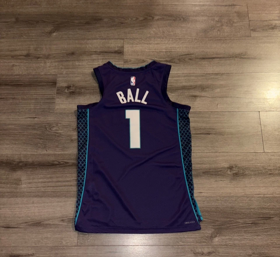 Camiseta deportiva Lamelo Ball #1 púrpura edición llamativa Swingman talla M 44 Dri-Fit Foto 2 de 4