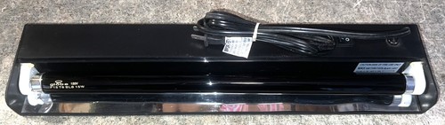 GLOBE 18" Black Light Fixture and bulb.