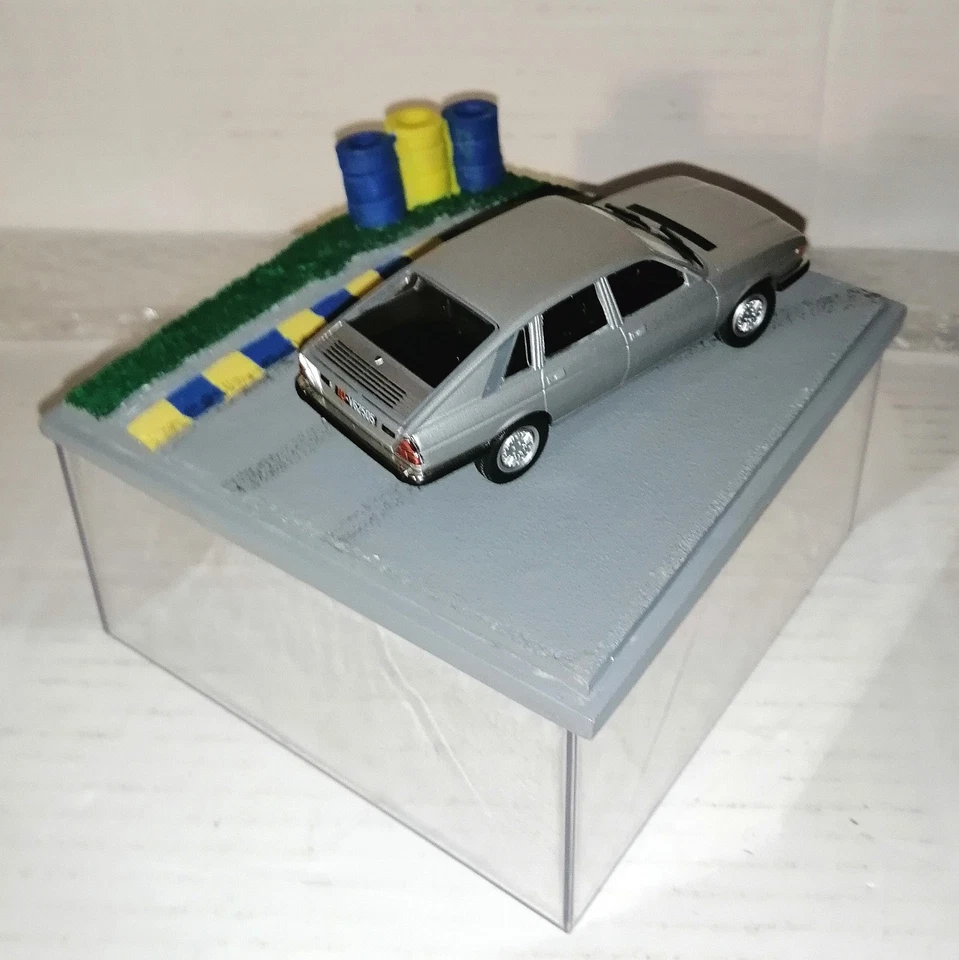 LANCIA GAMMA V SERIE IN DIORAMA SCALA 1/43 - Immagine 2 di 2