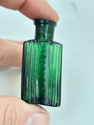 60372 Alte Vintage Antike Glas Giftflasche Rechteckig Grün NTB MINIATUR!