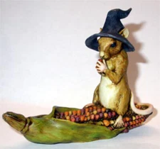 Harmony Kingdom Ar Neil Eyre Designs Halloween Witch hat mouse mice corn cob