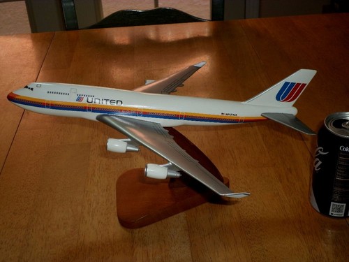 UNITED AIRLINER PASSENGER AIRPLANE, HANDMADE PHILIPPINES, 13"+ WOOD MODEL STATUE - Picture 2 of 9