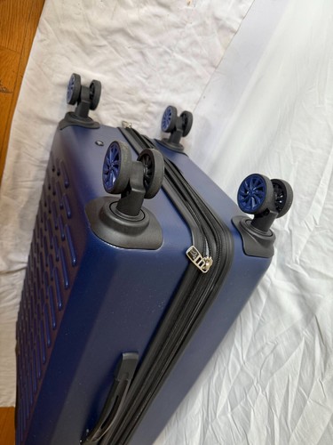 New TRAVELERS CLUB Shannon Hardside Luggage Blue 26" Medium Check In Expandable - Picture 7 of 8