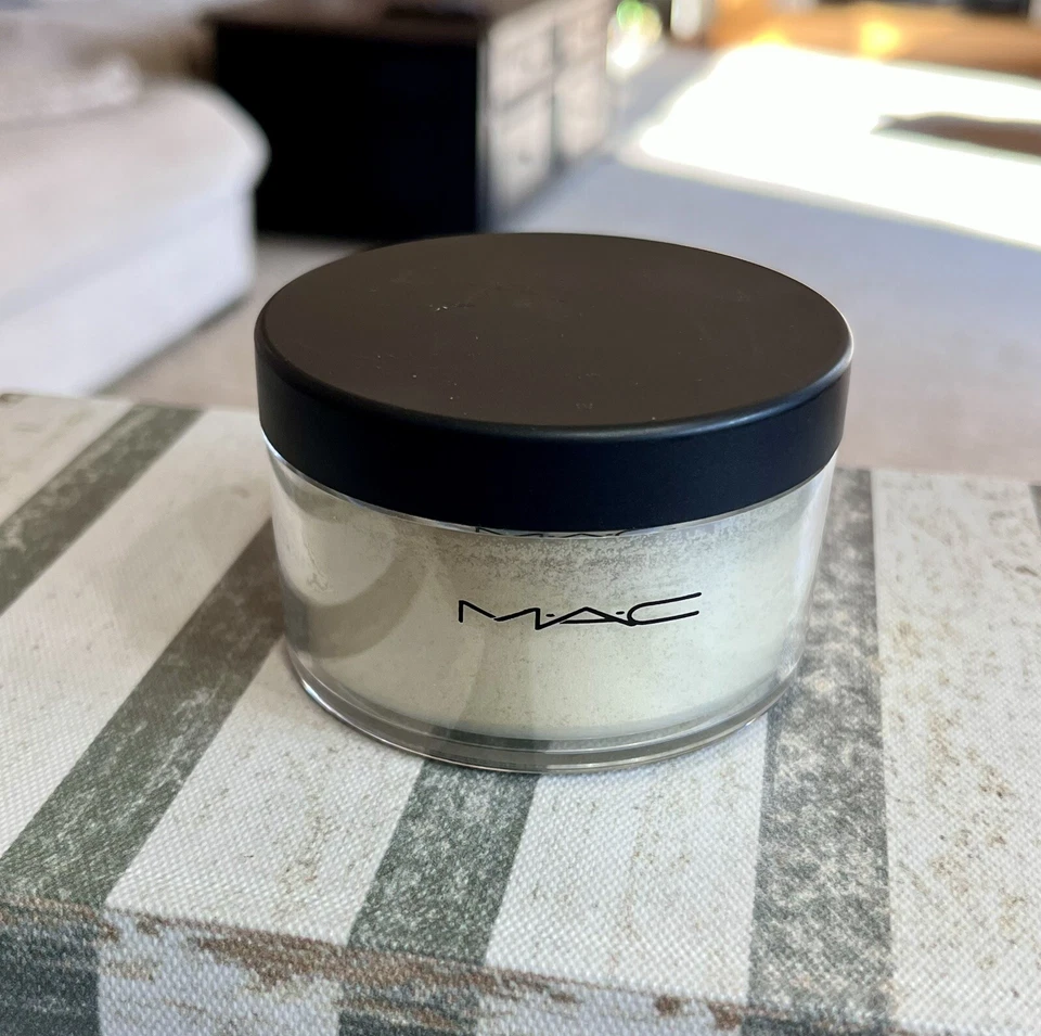 MAC - BEE DUST Iridescent Loose Powder  30 G/1.1 Oz LARGE. DISCONTINUED! NEW! - Image 2 of 4
