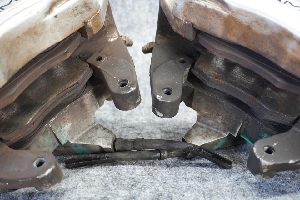 Juego de pinzas de freno delanteras izquierda y derecha Amg Brembo OEM MERCEDES W209 C55 CLK55 Foto 4 de 4