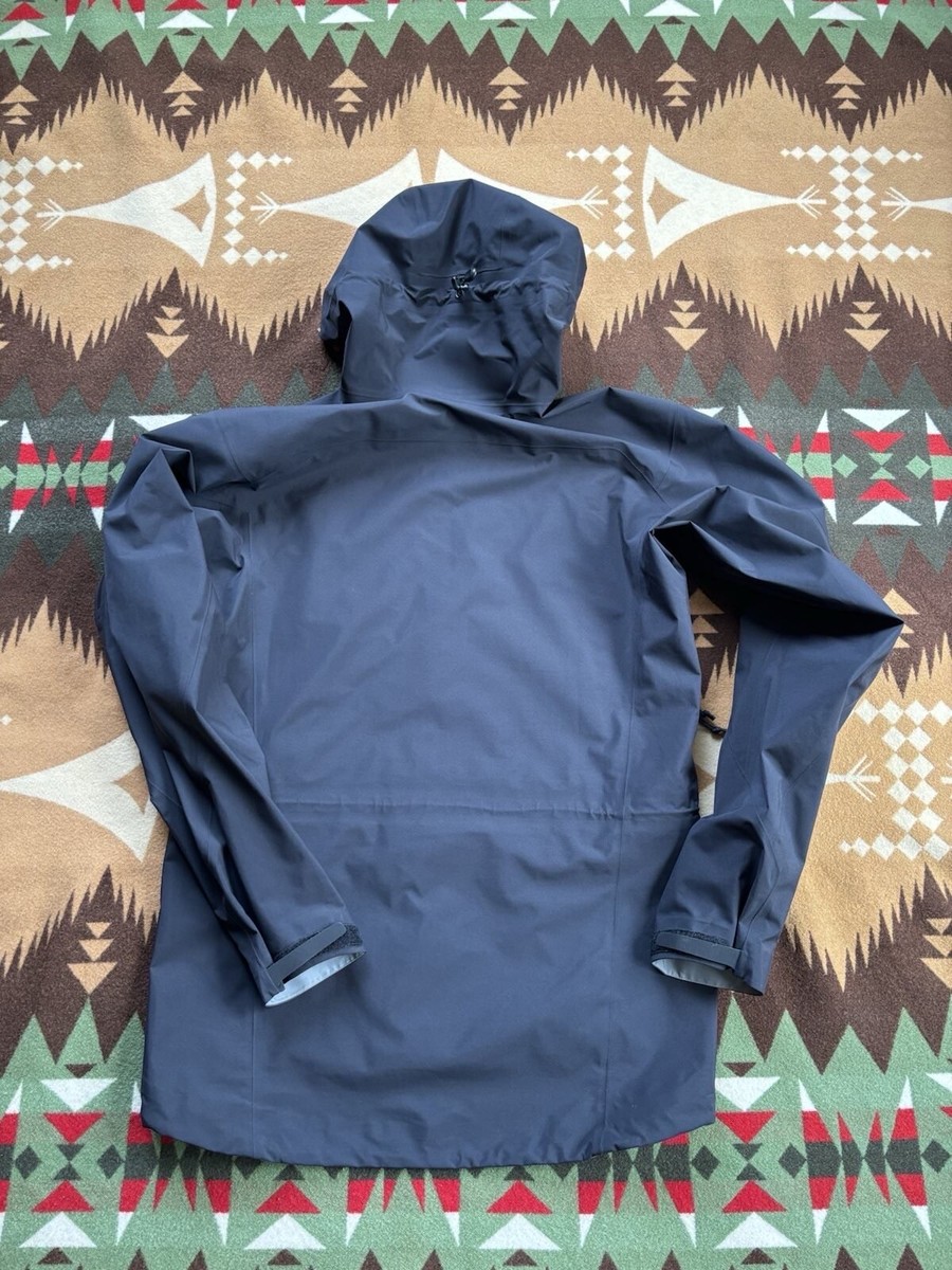 Rare New Arcteryx Mens Zeta AR Gore Tex Jacket Raincoat Rare New Arcteryx Mens Zeta AR Gore Tex Jacket Raincoat