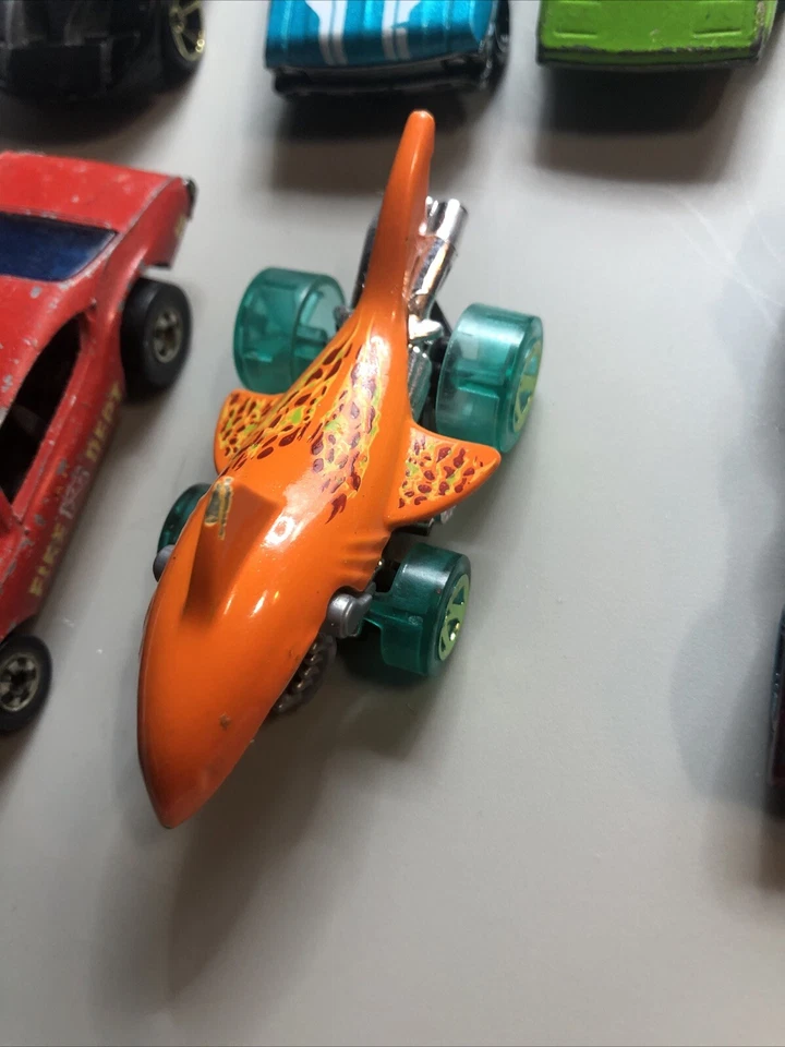 LOT OF 7 HOT WHEELS  CARS 1990s and 2000s See Photos Old Car - Image 3 of 4