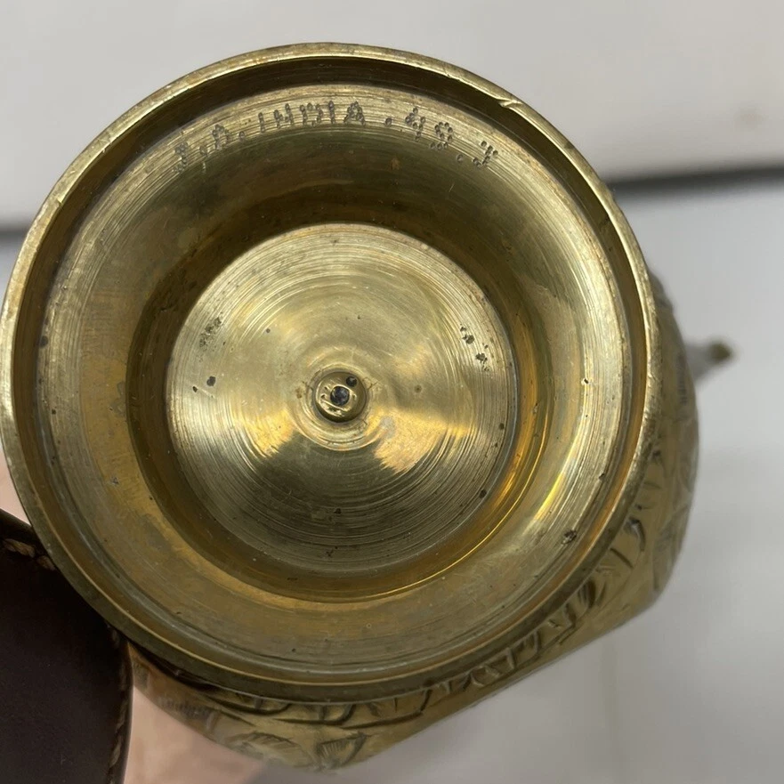 Olla de té/aceite indio de latón Surahi Mughal Aftaba decoración boho de cachemira MCM de colección Foto 3 de 4