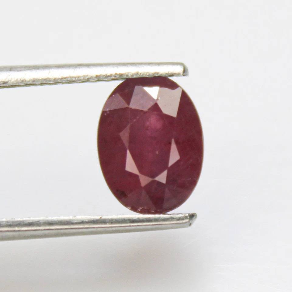 Natural Faceted Red Ruby Piece In Oval Shape 2.00 Carats 8X6X5 mm Size - Image 4 of 4