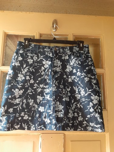 Croft & Barrow Woman's Classic Fit Skort Size 12