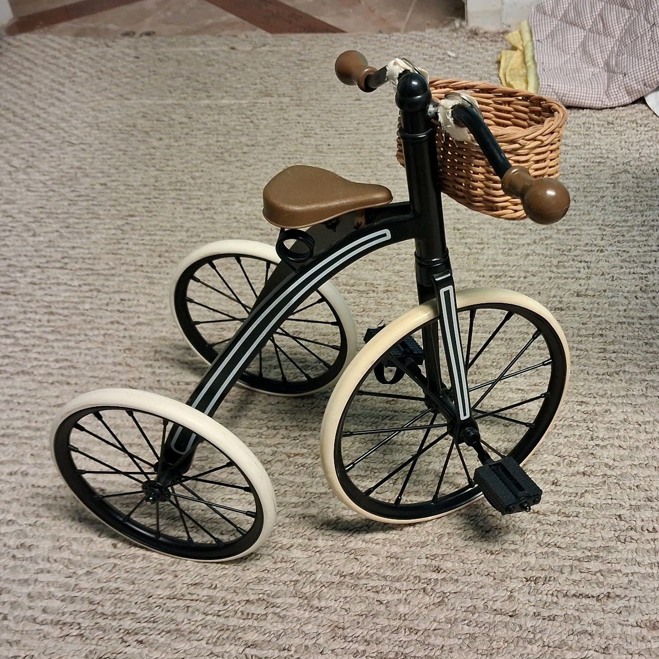 Decorative Tricycle Metal Home Decor Doll Teddy Bear Display