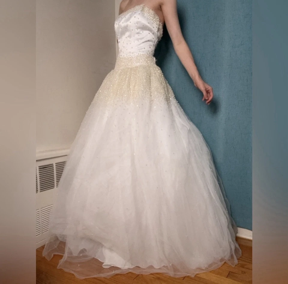 Vintage Oleg Cassini Pearl Ball Gown - Wedding Dress - 8 - Image 2 of 4