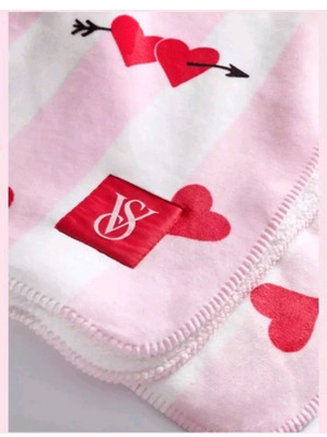 Victoria's Secret Cozy Plush Blanket V Day Hearts Pink & Red 60x50 NWT