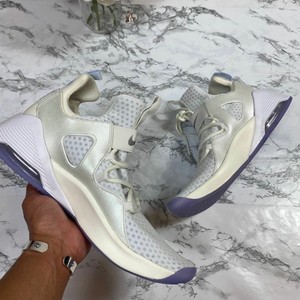 nike wmns air alluxe