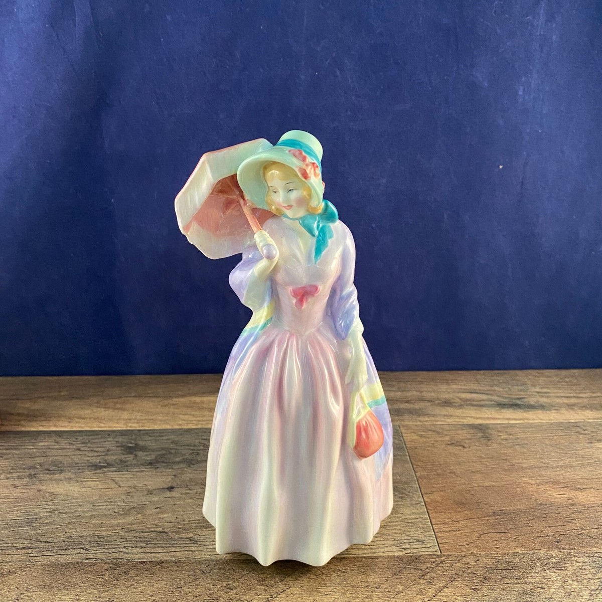   Miss Demure HN1402 陶器人形 Vintage Royal Doulton Figurine, Miss Demure, HN1402, Bone China