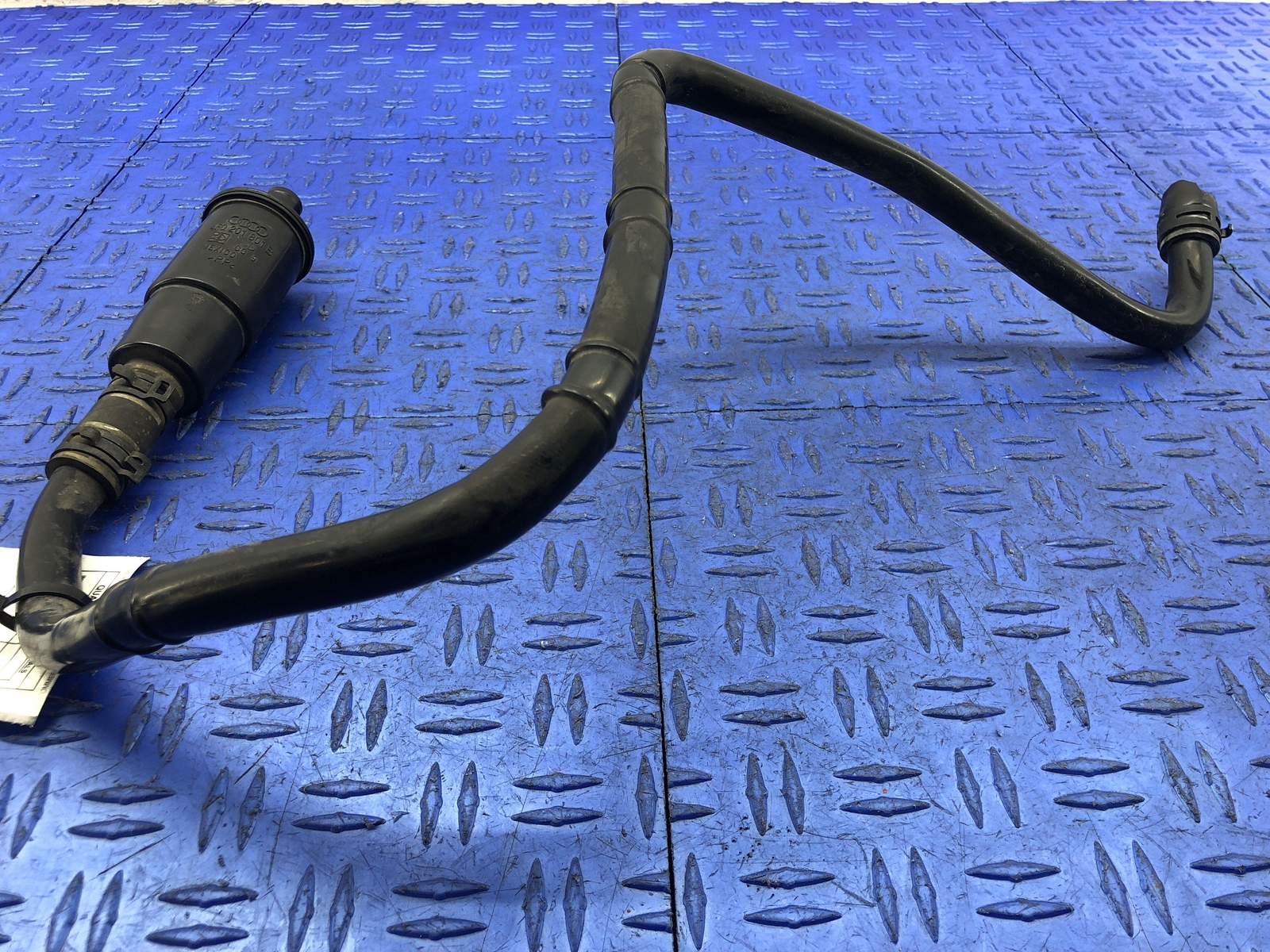 Audi R8 2008-2015 Oil cooler line P/N 427201384