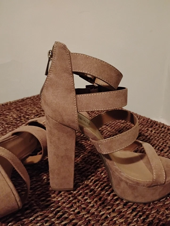 Zapatos informales de diseño usados de bambú para mujer 71/2 Foto 4 de 4