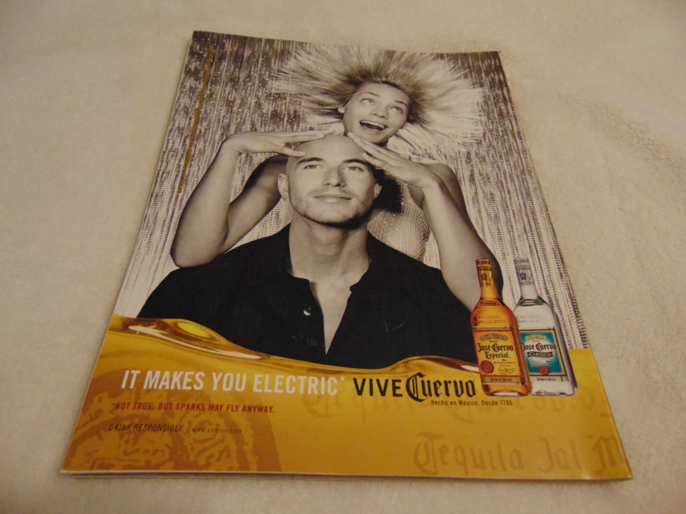 FHM Magazine August 2005 Jenny McCarthy The Bikini Issue, Jenny McCarthy - Image 4 of 4