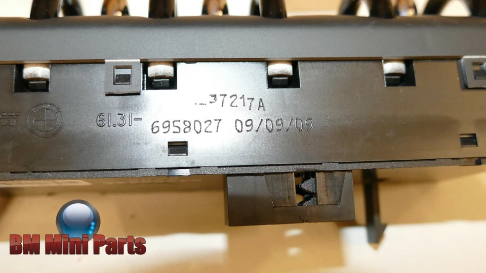 MINI Switch Unit in Centre Console 61316958027 - Image 3 of 3