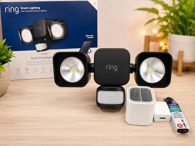 Ring Smart Lighting Solar-Powered Outdoor Flood Lighting Black With ChargingDock